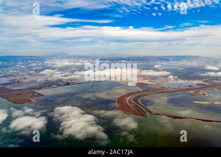 Luftaufnahme des Don Edwards San Francisco Bay National Wildlife Refuge in Kalifornien Stockfoto
