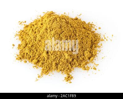 Haufen von Currypulver isoliert auf weißem Hintergrund Stockfoto