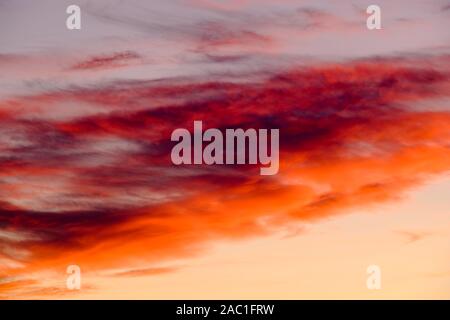 Sonnenaufgang über der Sierra de Tejeda und Mittelmeer gesehen von der Ortschaft Comares, Axarquia, Malaga, Andalusien, Costa del Sol, Spanien Stockfoto