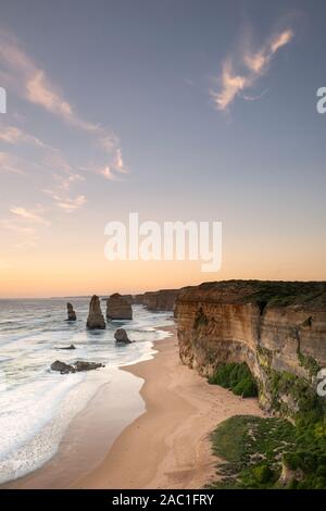 Die Twelve Apostles Felsformationen am Great Ocean Drive, Victoria, Australien Stockfoto