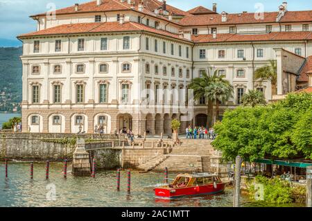 Palazzo Borromeo an der Isola Bella, Lago Maggiore, vom See aus gesehen, Piemont, Italien Stockfoto