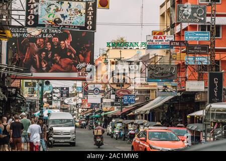 Berühmte backpackers Straße Khao San Road in Bangkok, Thailand. Stockfoto