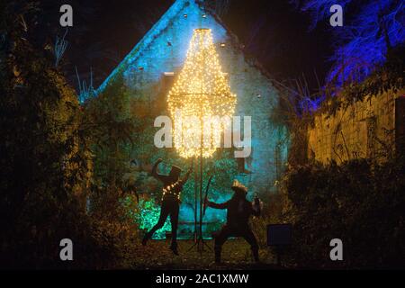 Peter Pan themed Schauspiel von Licht Illuminationen in Sudeley Castle & Gardens, Winchcombe, Gloucestershire. Bild Datum: Freitag, 29. November 2019. Photo Credit: Jacob König/PA-Kabel Stockfoto