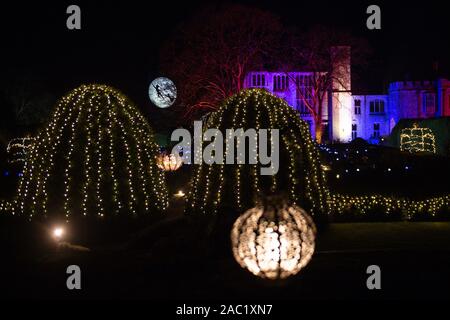 Peter Pan themed Schauspiel von Licht Illuminationen in Sudeley Castle & Gardens, Winchcombe, Gloucestershire. Bild Datum: Freitag, 29. November 2019. Photo Credit: Jacob König/PA-Kabel Stockfoto