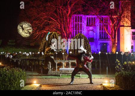 Peter Pan themed Schauspiel von Licht Illuminationen in Sudeley Castle & Gardens, Winchcombe, Gloucestershire. Bild Datum: Freitag, 29. November 2019. Photo Credit: Jacob König/PA-Kabel Stockfoto