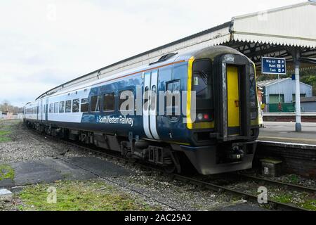 Yeovil Junction, Somerset, UK. 30. November 2019. Ansicht der South Western Railway Zug in Yeovil Junction Station in Somerset vor dem geplanten Streik der RMT-Union, die sich auf Montag, den 2. Dezember beginnt und für die letzten 27 Tage. Foto: Graham Jagd-/Alamy leben Nachrichten Stockfoto