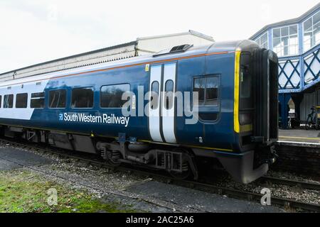 Yeovil Junction, Somerset, UK. 30. November 2019. Ansicht der South Western Railway Zug in Yeovil Junction Station in Somerset vor dem geplanten Streik der RMT-Union, die sich auf Montag, den 2. Dezember beginnt und für die letzten 27 Tage. Foto: Graham Jagd-/Alamy leben Nachrichten Stockfoto