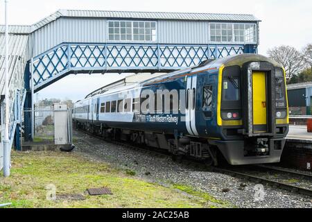 Yeovil Junction, Somerset, UK. 30. November 2019. Ansicht der South Western Railway Zug in Yeovil Junction Station in Somerset vor dem geplanten Streik der RMT-Union, die sich auf Montag, den 2. Dezember beginnt und für die letzten 27 Tage. Foto: Graham Jagd-/Alamy leben Nachrichten Stockfoto