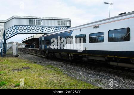 Yeovil Junction, Somerset, UK. 30. November 2019. Ansicht der South Western Railway Zug in Yeovil Junction Station in Somerset vor dem geplanten Streik der RMT-Union, die sich auf Montag, den 2. Dezember beginnt und für die letzten 27 Tage. Foto: Graham Jagd-/Alamy leben Nachrichten Stockfoto