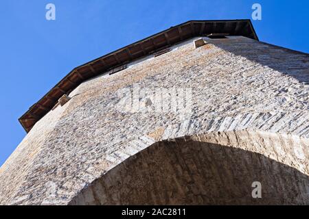 Europa, Frankreich, Nouvelle-Aquitaine, Orthez, 14. Jahrhundert steinerne Brücke über den Gave de Pau, Tower Torbogen Detail Stockfoto