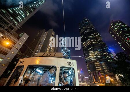 Straßenbahnen im Zentrum von Hong Kong Stockfoto