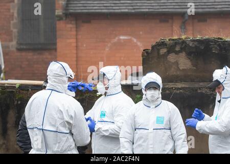 Stafford, Großbritannien. Die Polizei die letzte bekannte Adresse der London Bridge Terror verdächtige Usman Khan Suche im dritten Stock. Die London Bridge teroor Angriff sah zwei getötet und drei schwer verletzt. Credit: Benjamin Wareing/Alamy leben Nachrichten Stockfoto