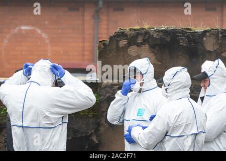 Stafford, Großbritannien. Die Polizei die letzte bekannte Adresse der London Bridge Terror verdächtige Usman Khan Suche im dritten Stock. Die London Bridge teroor Angriff sah zwei getötet und drei schwer verletzt. Credit: Benjamin Wareing/Alamy leben Nachrichten Stockfoto