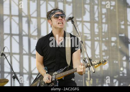 Musiker Mikel Jollett der Airborne Toxic Event führt an den 2008 Coachella Musikfestival in Indio. Stockfoto