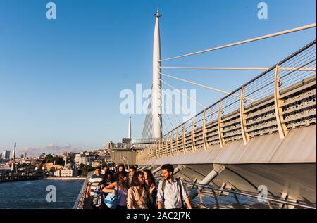 September 2019; halic U-Bridge, Golden Horn Istanbul, Istanbul, Türkei Stockfoto