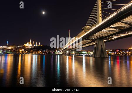 September 2019; halic U-Bridge, Golden Horn Istanbul, Istanbul, Türkei Stockfoto