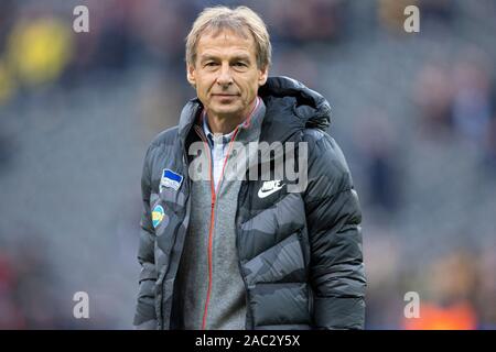 Berlin, Deutschland. 30 Nov, 2019. firo: 30.11.2019, Fuvuball, 1.Bundesliga, Saison 2019/2020, Hertha BSC Berlin - Borussia Dortmund Trainer JVrgen Klinsmann (Hertha BSC) Porträt | Quelle: dpa/Alamy leben Nachrichten Stockfoto