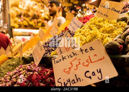 Verschiedene Arten von Kaffee auf Anzeige in Spice Bazaar ich Istanbul, Türkei Stockfoto