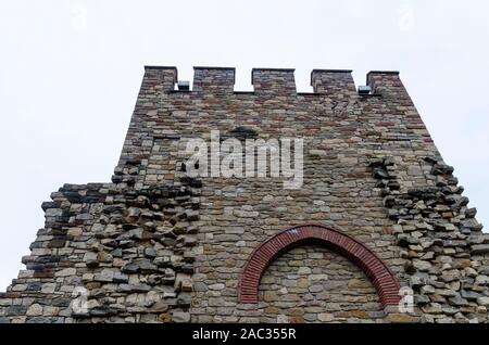 Fragment der Haupteingang des Tsarevets, mittelalterliche Festung auf einem Hügel mit dem gleichen Namen in Veliko Tarnovo, die alte Hauptstadt von Bulgarien Stockfoto