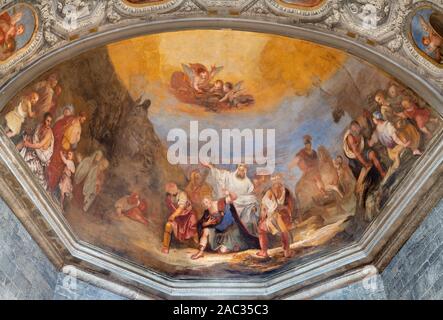 COMO, ITALIEN - 9. Mai 2015: Das Fresko des Martyriums des hl. Fidelis (Fedele) in der Apsis der Kirche Basilica di San Fedele von Guglielmo Beltrami (1848). Stockfoto