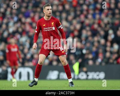 Anfield, Liverpool, Merseyside, UK. 30 Nov, 2019. Fußball der englischen Premier League, Liverpool gegenüber Brighton und Hove Albion; Jordanien Henderson von Liverpool - Streng redaktionelle Verwendung. Keine Verwendung mit nicht autorisierten Audio-, Video-, Daten-, Spielpläne, Verein/liga Logos oder "live" Dienstleistungen. On-line-in-Match mit 120 Bildern beschränkt, kein Video-Emulation. Keine Verwendung in Wetten, Spiele oder einzelne Verein/Liga/player Publikationen Quelle: Aktion plus Sport/Alamy leben Nachrichten Stockfoto