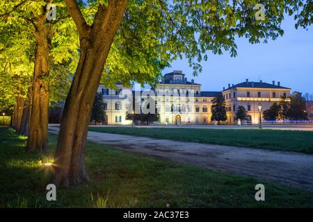 PARMA, Italien - 18 April 2018: Der Palast Palazzo Ducale - Ducal Palace in der Abenddämmerung. Stockfoto