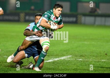 Treviso, Italien, 30. November 2019, der Bekämpfung von Rey le-lo (Cardiff) auf Ignacio brex (Benetton Treviso) bei Benetton Treviso vs Cardiff Blues - Rugby Guinness Pro 14-Kredit: LPS/Ettore Griffoni/Alamy leben Nachrichten Stockfoto