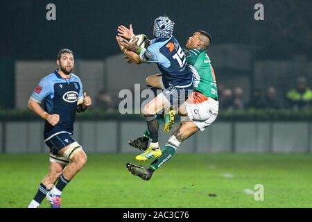 Treviso, Italien, 30. November 2019, mattew Morgan (Cardiff) und Monty ioane (Benetton Treviso) bei Benetton Treviso Cardiff Blues - Rugby Guinness Pro 14-Kredit: LPS/Ettore Griffoni/Alamy Live News vs. Stockfoto