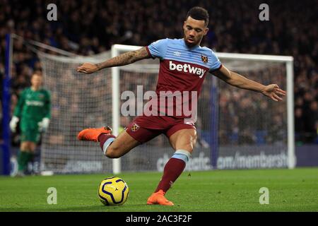London, Großbritannien. 30 Nov, 2019. Ryan Fredericks von West Ham United in Aktion. Premier League match, Chelsea V West Ham Utd im Stamford Bridge Stadion in Chelsea, London am Samstag, den 30. November 2019. Dieses Bild dürfen nur für redaktionelle Zwecke verwendet werden. Nur die redaktionelle Nutzung, eine Lizenz für die gewerbliche Nutzung erforderlich. Keine Verwendung in Wetten, Spiele oder einer einzelnen Verein/Liga/player Publikationen. pic von Steffan Bowen/Andrew Orchard sport Fotografie/Alamy Live news Credit: Andrew Orchard sport Fotografie/Alamy leben Nachrichten Stockfoto