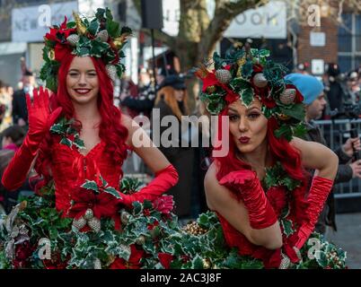 Brentwood Großbritannien, 30. November 2010. Christmas Event 'Beleuchtung' Brentwood, wo das Einschalten der Weihnachtsbeleuchtung der Stadt von Straßenkünstlern, Marktstände und verschiedenen Veranstaltungen gefeiert wird. Straßenkünstler Credit Ian DavidsonAlamy leben Nachrichten Stockfoto