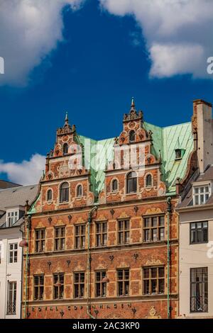 Detail der traditionellen Gebäude in Kopenhagen, Dänemark. Diese Renaissance Haus ist eines der ältesten Häuser von Kopenhagen bis 1616 zurückgeht. Stockfoto