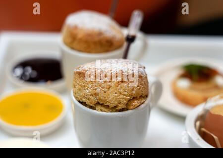 Closeup Paar Kuchen Zucker Pulver. Stockfoto