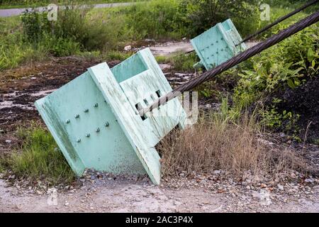 Brückenanker mit Stützlinien Stockfoto