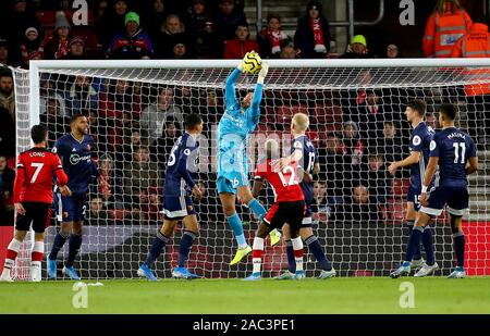Watford Torwart Ben Foster (Mitte) macht eine Speichern während der Premier League Match in St. Mary's. Southampton. Stockfoto