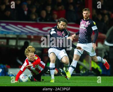 London, Großbritannien. 30 Nov, 2019. Die Brentford Jan Zamburek während der Sky Bet Championship Match zwischen Brentford und Luton Town bei Griffin Park, London, England am 30. November 2019. Foto von Andrew Aleksiejczuk/PRiME Media Bilder. Credit: PRiME Media Images/Alamy leben Nachrichten Stockfoto