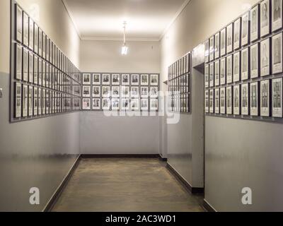 Auschwitz, Oświęcim, Polen - Juni 05, 2019: Fotogalerie von Portrait von Gefangenen in Auschwitz-Birkenau State Museum. Auschwitz Birkenau ns-Konz Stockfoto