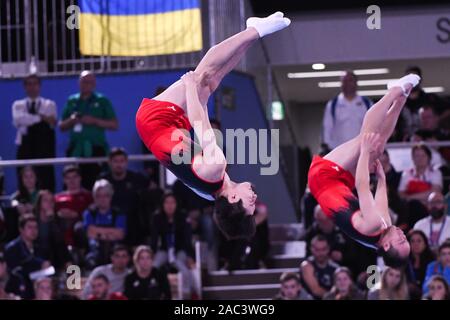 Tokio, Japan. 30 Nov, 2019. Japan's synchronisiert maleTrampoline squad Katsufumi Tasaki und sein Partner Ginga Munetomo gewinnen den ersten Platz bei den Olympischen Gymnastik Center in Ariake Japan während der 34 Abb. Trampolin Turn-WM am Samstag, den 30. November 2019. Foto: Ramiro Agustin Vargas Tabares Credit: Ramiro Agustin Vargas Tabares/ZUMA Draht/Alamy leben Nachrichten Stockfoto