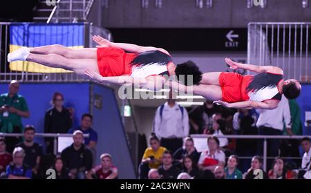 Tokio, Japan. 30 Nov, 2019. Japan's synchronisiert maleTrampoline squad Katsufumi Tasaki und sein Partner Ginga Munetomo gewinnen den ersten Platz bei den Olympischen Gymnastik Center in Ariake Japan während der 34 Abb. Trampolin Turn-WM am Samstag, den 30. November 2019. Foto: Ramiro Agustin Vargas Tabares Credit: Ramiro Agustin Vargas Tabares/ZUMA Draht/Alamy leben Nachrichten Stockfoto