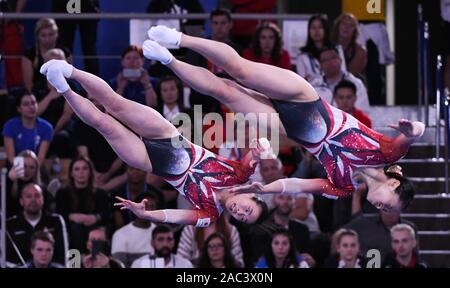 Tokio, Japan. 30 Nov, 2019. Japan's Synchronisiert weiblich Trampolin squad Takagi Yumi und Kishi Ayano nehmen den ersten Platz bei den Olympischen Gymnastik Center in Ariake Japan während der 34 Abb. Trampolin Turn-WM am Samstag, den 30. November 2019. Foto: Ramiro Agustin Vargas Tabares Credit: Ramiro Agustin Vargas Tabares/ZUMA Draht/Alamy leben Nachrichten Stockfoto