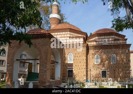 Umurbey, Yildirim, Bursa/Türkei - 18. November 2019: Umurbey Moschee Außenansicht Stockfoto