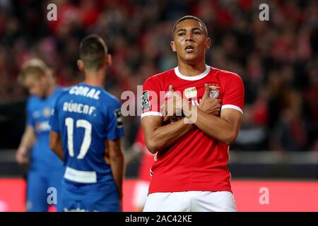 Lissabon, Portugal. 30 Nov, 2019. Vinicius von SL Benfica feiert nach seinem dritten Ziel zählen während der Portugiesischen Liga Fußballspiel zwischen SL Benfica und CS Maritimo am Stadion Luz in Lissabon, Portugal, am 30. November 2019. Credit: Pedro Fiuza/ZUMA Draht/Alamy leben Nachrichten Stockfoto