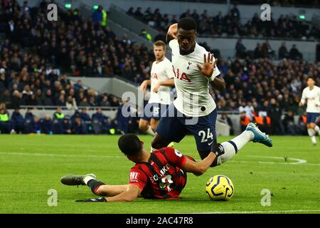 Bournemouth, Dominic Solanke und Tottenham defender Serge Aurier während der Barclays Premier League Match zwischen den Tottenham Hotspur und Bournemouth an der Tottenham Hotspur Stadion in London, England. Am 30. November 2019. (Foto durch AFS/Espa-Images) Stockfoto