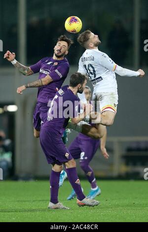 Florenz, Italien. 30 Nov, 2019. Federico Ceccherini von ACF Fiorentina und Andrea La Mantia von US Lecce während der Serie ein Match zwischen Fiorentina und Lecce im Stadio Artemio Franchi, Florenz, Italien am 30. November 2019. Foto von Luca Pagliaricci. Nur die redaktionelle Nutzung, eine Lizenz für die gewerbliche Nutzung erforderlich. Keine Verwendung in Wetten, Spiele oder einer einzelnen Verein/Liga/player Publikationen. Credit: UK Sport Pics Ltd/Alamy leben Nachrichten Stockfoto