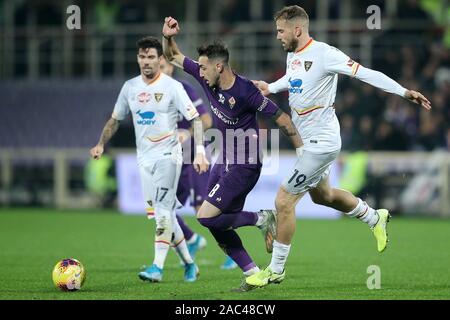 Florenz, Italien. 30 Nov, 2019. Gaetano Castrovilli von ACF Fiorentina und Andrea La Mantia von US Lecce während der Serie ein Match zwischen Fiorentina und Lecce im Stadio Artemio Franchi, Florenz, Italien am 30. November 2019. Foto von Luca Pagliaricci. Nur die redaktionelle Nutzung, eine Lizenz für die gewerbliche Nutzung erforderlich. Keine Verwendung in Wetten, Spiele oder einer einzelnen Verein/Liga/player Publikationen. Credit: UK Sport Pics Ltd/Alamy leben Nachrichten Stockfoto