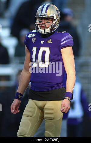 November 29, 2019: Washington Huskies quarterback Jakob Eason (10) vor einem Spiel zwischen den Washington State Cougars und Washington Schlittenhunde Husky Stadium in Seattle, WA für die 112 Apple Schale. Die Schlittenhunde gewann 31-13 ihre 7. gerade Apple Cup zu gewinnen. Sean Brown/CSM Stockfoto