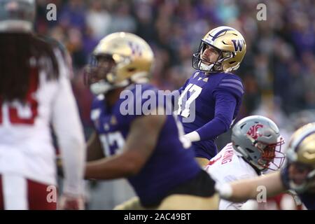 November 29, 2019: Washington Schlittenhunde kicker Peyton Henry (47) versucht, einen Kick während eines Spiels zwischen die Washington State Cougars und Washington Schlittenhunde Husky Stadium in Seattle, WA für die 112 Apple Schale. Die Schlittenhunde gewann 31-13 ihre 7. gerade Apple Cup zu gewinnen. Sean Brown/CSM Stockfoto