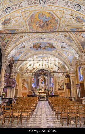Otranto, Italien - 8. Mai 2015: Das kirchenschiff der barocken Kirche Sacro Monte della Beata Vergine del Soccorso. Stockfoto