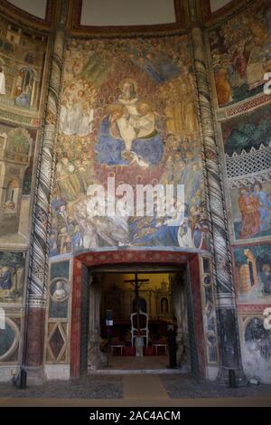 Interieur von San Giovanni a Carbonara. Neapel, Italien Stockfoto