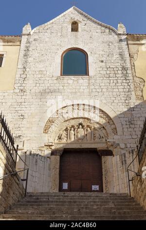 Fassade der Kirche St. Andrea in Barletta. Apulien. Italien. Stockfoto