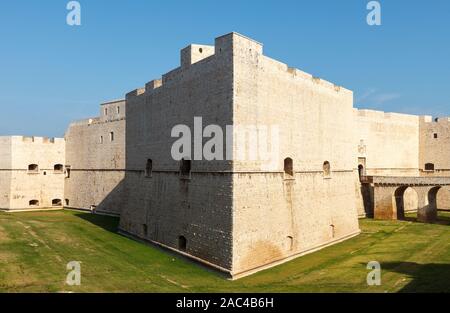 Schloss von Barretta (Castello Svevo di Barletta). Baretta, Apulien, Italien. Stockfoto